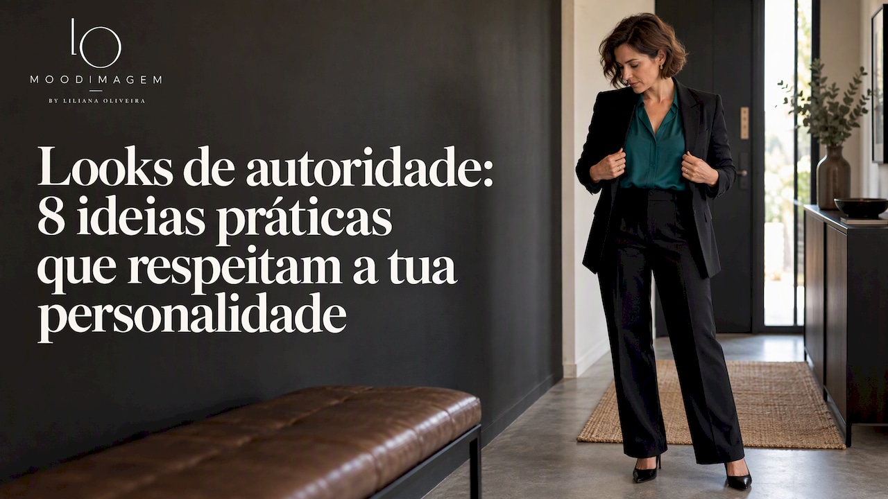 Mulher vestida com um blazer justo e uma blusa verde-petróleo