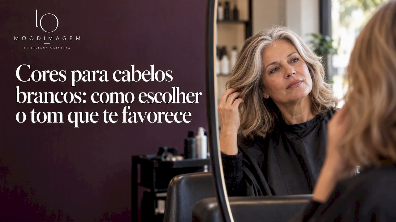 Mulher repara nos cabelos brancos junto às raízes
